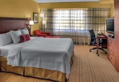 фото отеля Courtyard by Marriott Brunswick