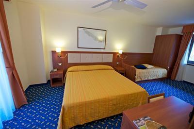 фото отеля Hotel Benaco Nago-Torbole