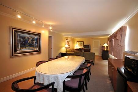 фото отеля Compass Point Inn