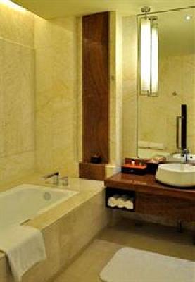 фото отеля Renaissance Tianjin Lakeview Hotel