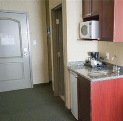 фото отеля Redwood Inn & Suites Grande Prairie