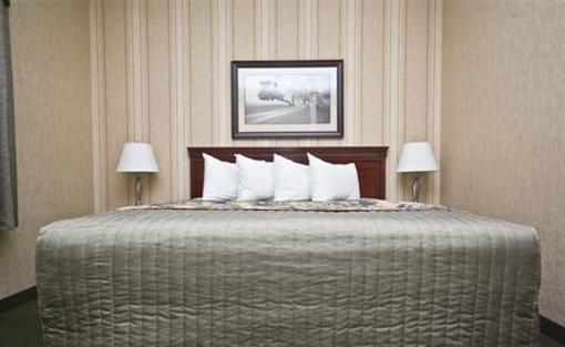 фото отеля Redwood Inn & Suites Grande Prairie