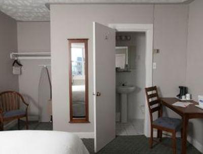 фото отеля Howard Johnson Bluenose Inn and Suites
