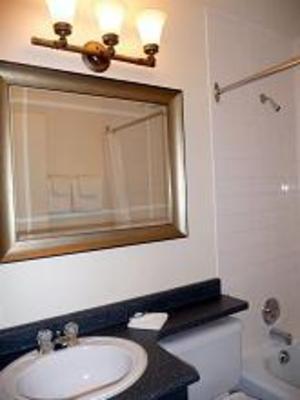 фото отеля Arbutus Inn