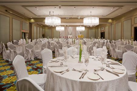 фото отеля Holiday Inn Pointe Claire Montreal Airport