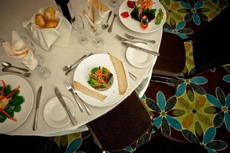 фото отеля Holiday Inn Pointe Claire Montreal Airport