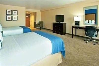 фото отеля Holiday Inn Hotel & Suites Phoenix Airport