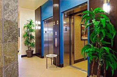 фото отеля Holiday Inn Hotel & Suites Phoenix Airport