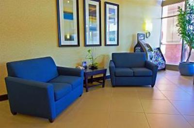 фото отеля Holiday Inn Hotel & Suites Phoenix Airport