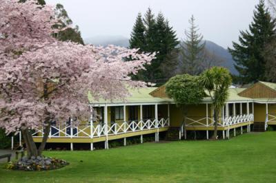 фото отеля Bridge Fishing Lodge Turangi