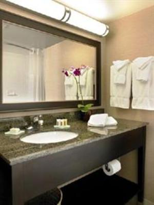 фото отеля Red Deer Lodge Hotel and Conference Centre