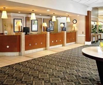фото отеля Red Deer Lodge Hotel and Conference Centre