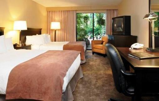 фото отеля Red Deer Lodge Hotel and Conference Centre