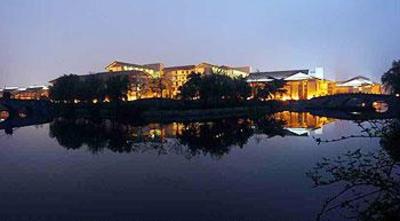 фото отеля Mirror Lake Hotel