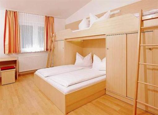 фото отеля Jugendgästehaus Youth Hostel