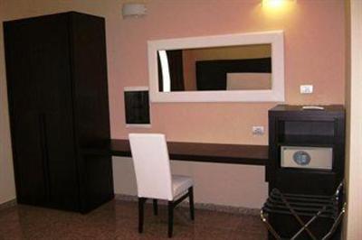 фото отеля Hotel Euro House Suites