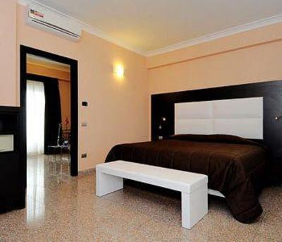 фото отеля Hotel Euro House Suites