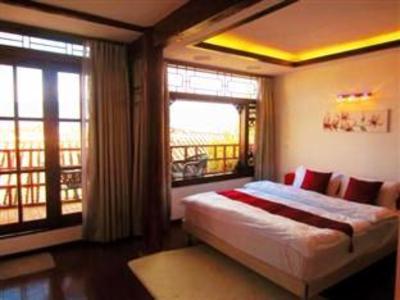 фото отеля Lijiang Yueying Pavilion Inn