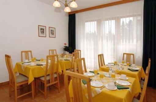 фото отеля Zsuzsa Panzio Balatonfured