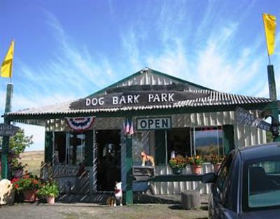 фото отеля Dog Bark Park Inn