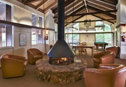 фото отеля Lake Arrowhead Chalets