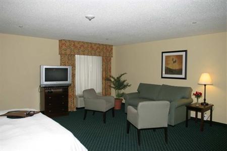 фото отеля Hampton Inn Garden City (New York)