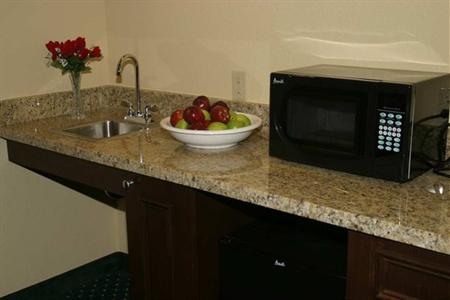 фото отеля Hampton Inn Garden City (New York)