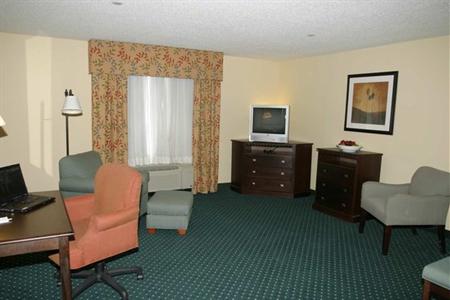 фото отеля Hampton Inn Garden City (New York)