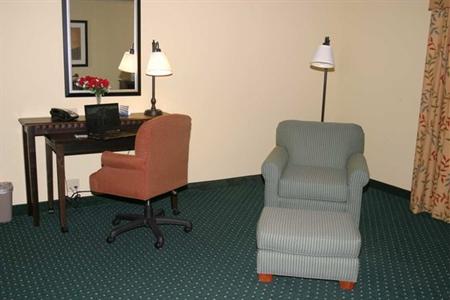 фото отеля Hampton Inn Garden City (New York)