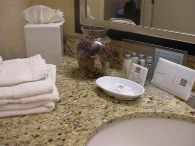 фото отеля Hampton Inn Garden City (New York)