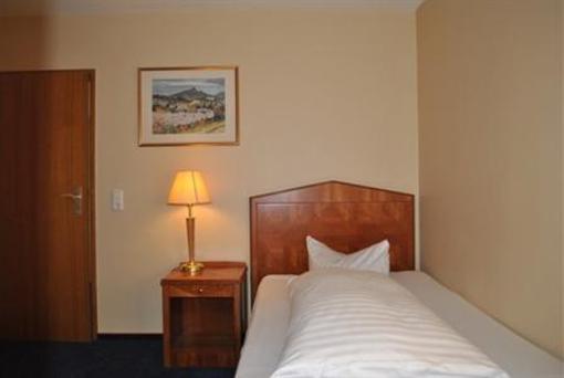 фото отеля Hotel Linde Neu-Isenburg
