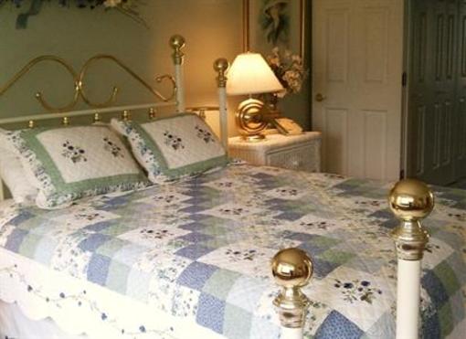 фото отеля Fox Hollow Bed and Breakfast at Baxter Creek