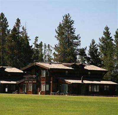 фото отеля Island Park Village Resort
