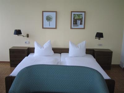 фото отеля Hotel Zur Post Neumagen-Dhron