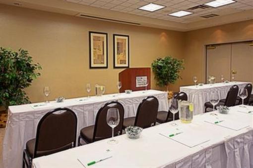 фото отеля Holiday Inn Hotel & Suites Goodyear-West Phoenix Area