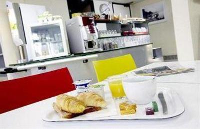 фото отеля Premiere Classe Niort Est La Creche