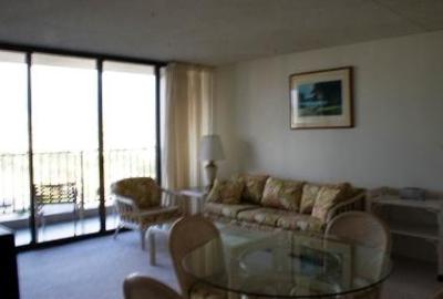 фото отеля Waikiki Banyan Vacation Rentals