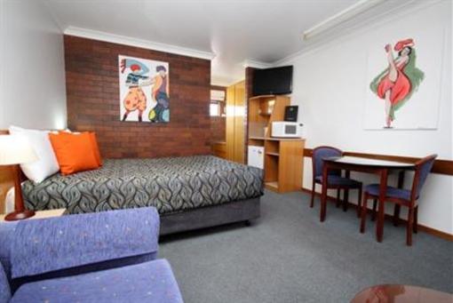фото отеля Country Pathfinder Motor Inn