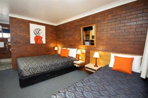 фото отеля Country Pathfinder Motor Inn