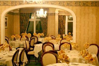 фото отеля Wake Green Lodge Hotel and Restaurant