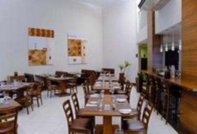 фото отеля Naoum Express Anapolis