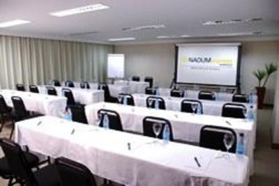 фото отеля Naoum Express Anapolis