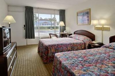 фото отеля Travelodge Hotel Brunswick