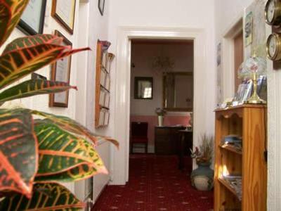 фото отеля Crowndale Hotel