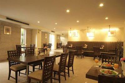 фото отеля Ballys Studio Suites Sukhumvit Bangkok