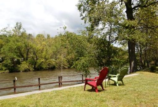 фото отеля Riverbend Lodging