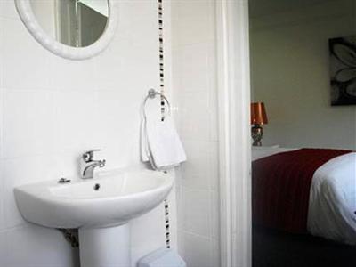 фото отеля Ifield Court Hotel