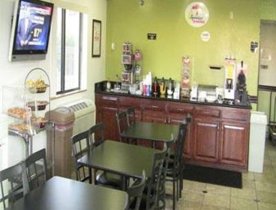 фото отеля Super 8 Motel Harlingen