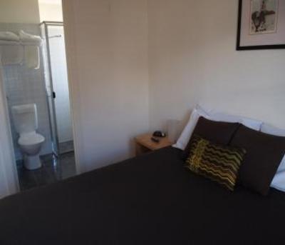 фото отеля Bower Street Apartment