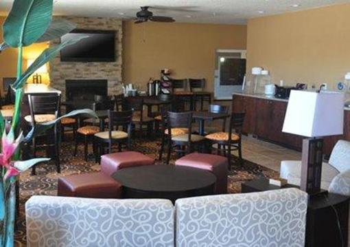фото отеля Rodeway Inn & Suites near Okoboji Lake